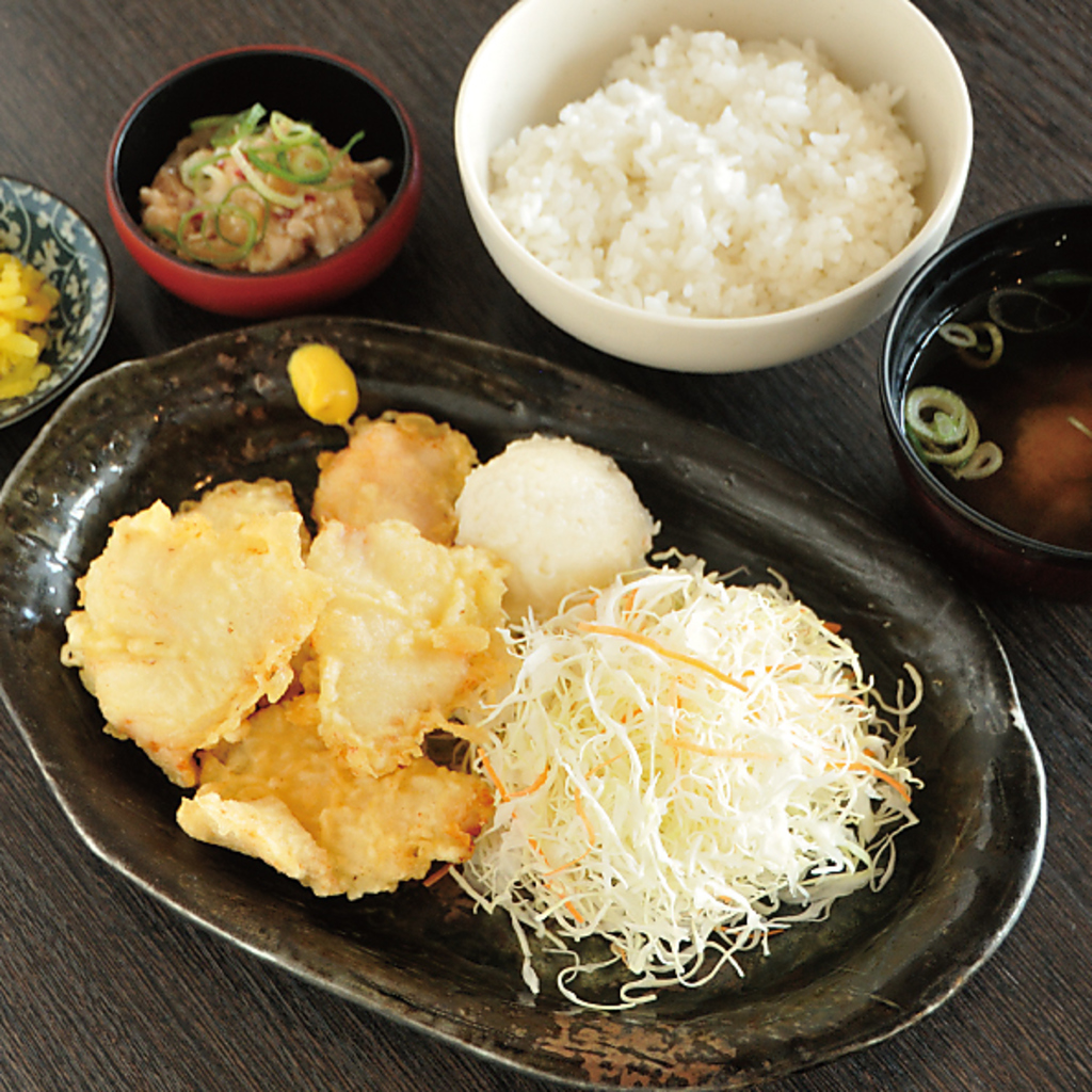 低単価ながら贅沢な味わい、鶏膳のランチ。