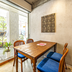 アンティーク調のインテリアがお洒落な店内は、女子会にも人気です☆リッチなランチ会やディナー利用にも、女子トークに花が咲く一時を…。