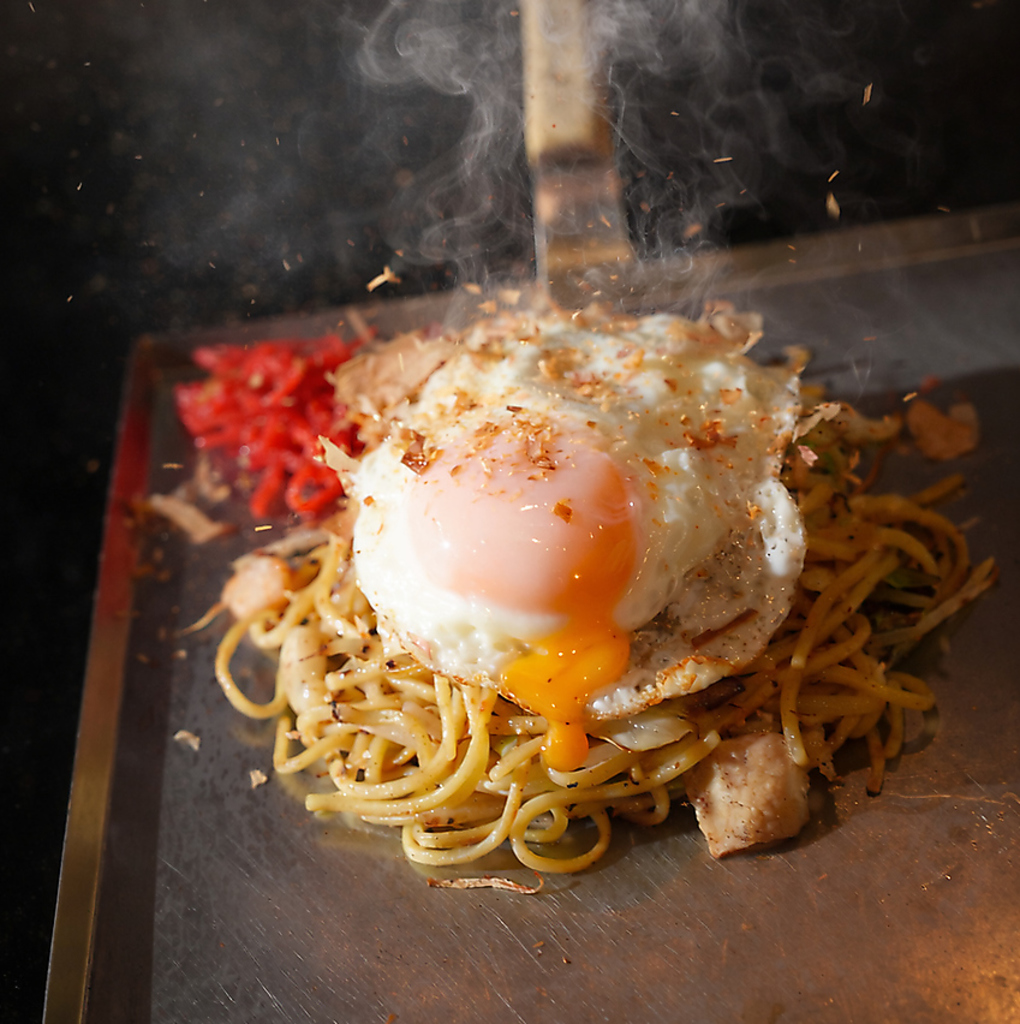 コシのある中太麺にネギの風味と塩ダレの絡みつくあっさりかつ旨味たっぷりの逸品