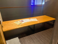 6名様までご利用いただける半個室タイプのお座敷席です。ゆったりとお食事や会話をお楽しみいただけます。※同タイプのお座敷席がもう1卓あり、最大12名様までご利用いただけます。