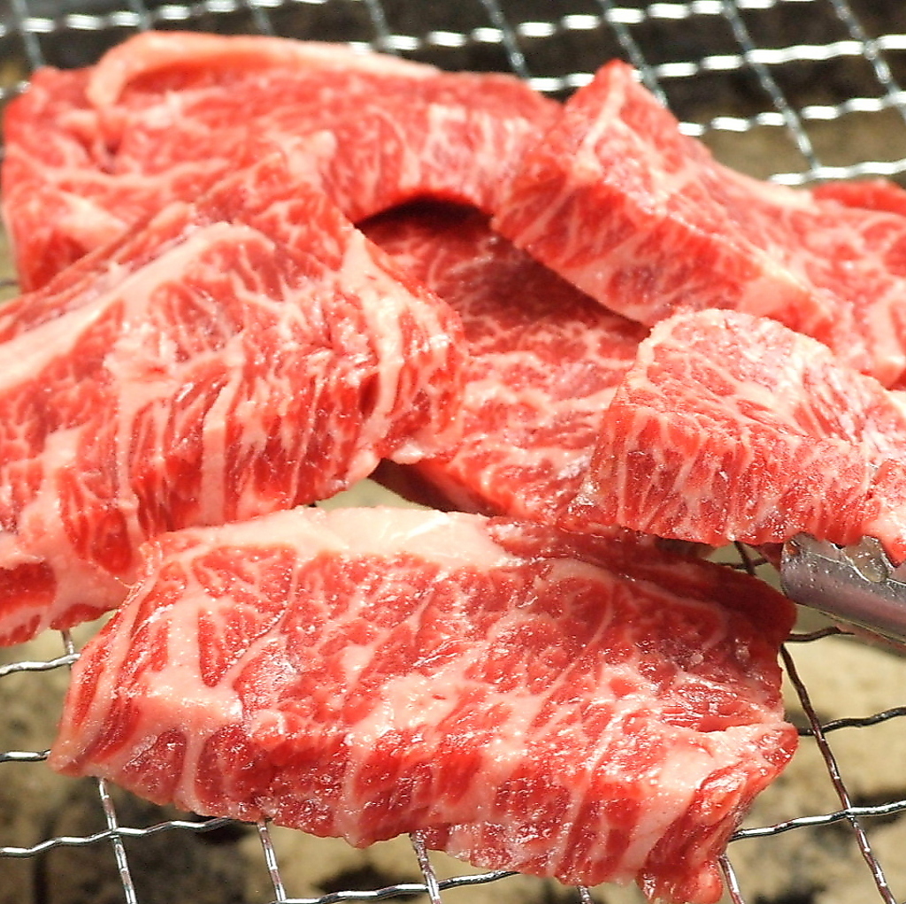 仙台牛のA5和牛をお得な価格でお楽しみ頂けます。炭火でじっくり、お好みの焼き加減でどうぞ♪