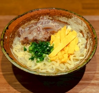 【あぐー豚骨を8時間煮込んで作るスープ】