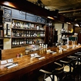 当店はカウンター席を7席設けております。木の大きなカウンターテーブルが特徴でお一人様も利用しやすい雰囲気です◎休日やお仕事終わりにも気軽にお立ち寄りください♪