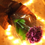 盛り沢山のサプライズの最後に、やっぱりうれしい１輪のブーケの贈り物♪