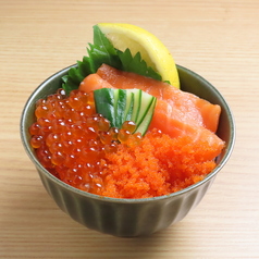 6.サーモンいくら丼