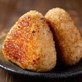 料理メニュー写真&nbsp;焼きおにぎり（2個）