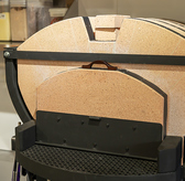 能登の珪藻土っでつくられピッツア用の土釜