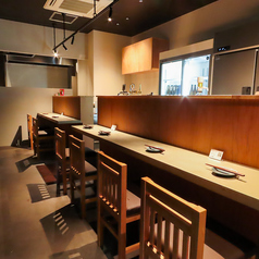 店内にはお一人様からお気軽にご利用いただけるカウンター席を完備しております♪落ち着ける雰囲気自慢の店内で美味しいお料理とお酒を心ゆくまでお楽しみくださいませ◎会社帰りのお食事やご友人とのサシ飲みにぴったりです。