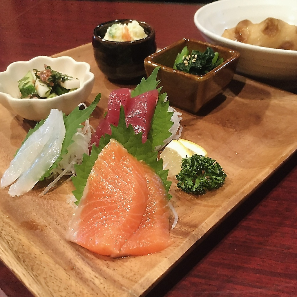 週末はお刺身が選べる！女将の手作り小鉢・おでん2品・選べるメイン付き晩酌セットで至福のひととき