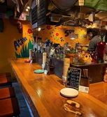 本場のメキシコの匂い漂わせる店内。カウンターとテーブル席を完備！