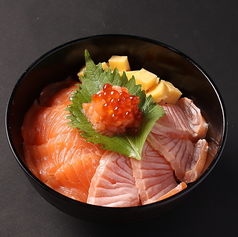 サーモンづくし丼