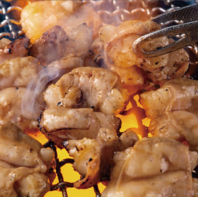 目の前で焼き上げる臨場感！自分好みに炙る楽しさ◎