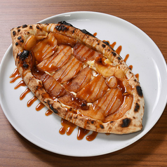 りんごとマスカルポーネのピザ Caramelized Apple
