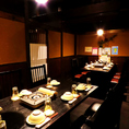 【14名様向け個室】各種ご宴会の様々なシーンにおすすめの個室席をご用意しております。接待や会食、会社宴会、ご友人同士のお集まりなどにも幅広くご利用いただけるアットホームで落ち着いた空間が魅力。周りを気にせずゆったりとお過ごしいただけます。飲み放題付きコースと合わせればお得にご宴会をすることが可能です。