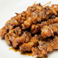 料理メニュー写真&nbsp;当店名物☆手羽先になりたかったもも串「なご串」