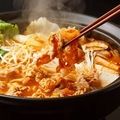料理メニュー写真&nbsp;旨辛スープがクセになる本格チゲ鍋。ピリッとした辛さと深い旨みで体の芯から温まります。