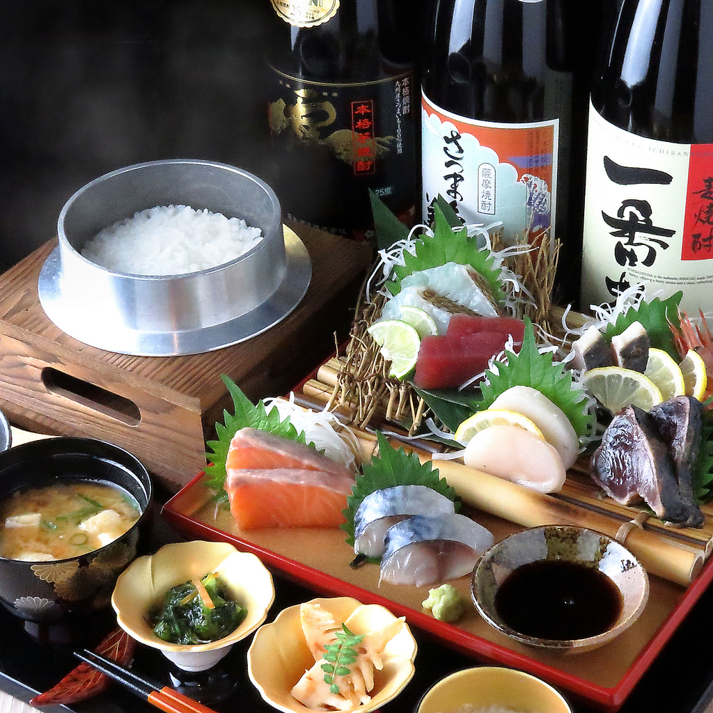 1日限定10食の「刺身8種御膳」は、まぐろ・甘エビ・サーモン・蛸等、新鮮なお刺身が味わえる豪華御膳