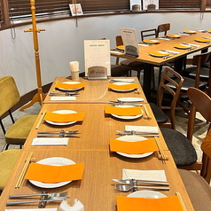 小さなお子様連れのご家族や女子会にもおすすめなおしゃれな店内。ベビーチェアもご用意しております。軽作業向けのコンセントも完備しておりますのでカフェとしてのご利用もどうぞ!