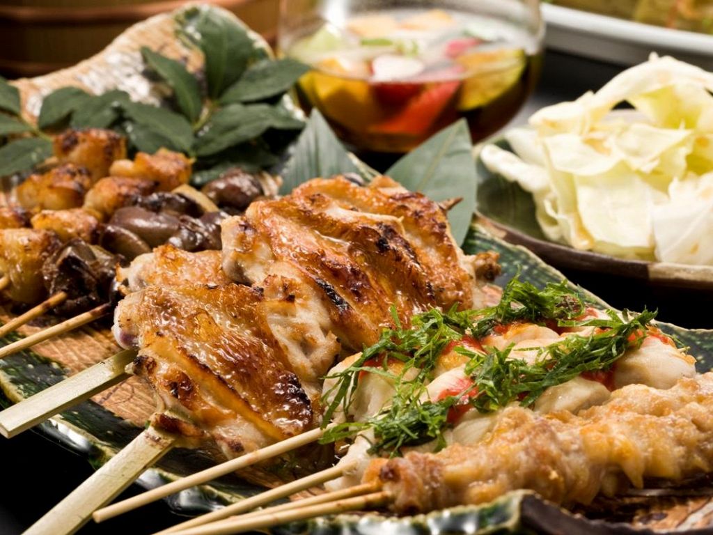 自慢の串は1本260円～ご用意しております。季節限定の串も楽しめます。