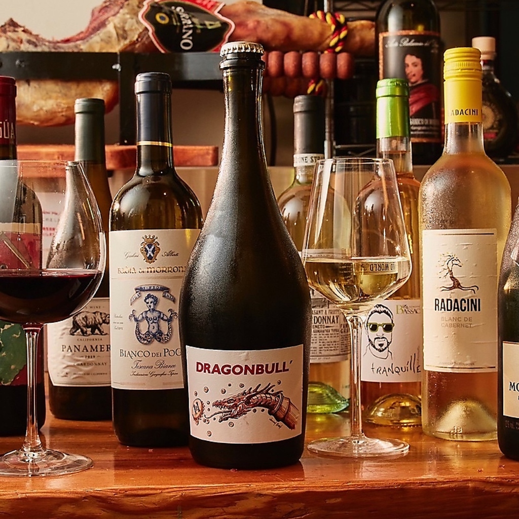 当店大人気のこぼれスパークリングワインなど、ドリンクの種類jは豊富！心ゆくまで楽しんで下さい♪