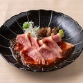 料理メニュー写真&nbsp;牛もも肉のローストビーフ　芳醇茸の旨みソース