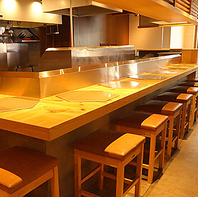 揚げたての天ぷらをお楽しみいただけるカウンター席 ！