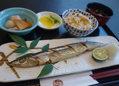 【季節の定食】焼きさんま定食の写真