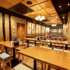 博多とり皮串と野菜巻き串 とり酒場 難波店 焼き鳥食べ放題【個室完備】の雰囲気1