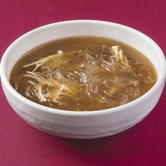 フカヒレ入りピリ辛スープ／フカヒレスープ／プカヒレ入りと卵白のとろみスープ