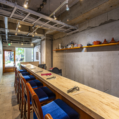 デート利用にもおすすめの落ち着きあるお洒落な店内。体も心も喜ぶ食体験で、特別なひとときをお過ごしください。