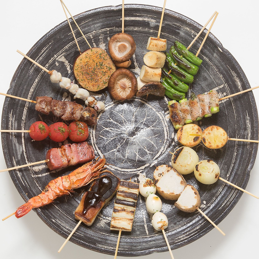 一本140円～各種串焼きをご用意しております。野菜も種類豊富に取り揃えていますのでご堪能ください