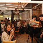 テラスを丸ごと貸切！14～20名様まで、要予約＊混雑時でなければお席はゆっくり使っていただけます◎