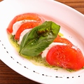 料理メニュー写真 トマトとモッツァレラのカプレーゼ