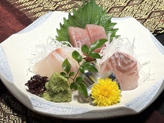 刺身盛り合わせ(おまかせ二名様盛り)