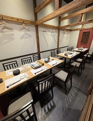 個室席連結で14名様までご利用いただけます。30名様個室フロアで半個室風にお席対応できます。