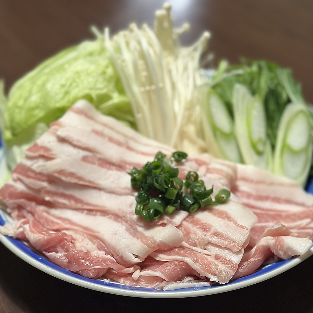 宮城の銘柄豚JAPAN X豚のしゃぶしゃぶになります。ミディアムレアでもお召し上がり頂ける希少豚☆