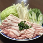 宮城の銘柄豚JAPAN X豚のしゃぶしゃぶになります。ミディアムレアでもお召し上がり頂ける希少豚☆