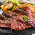 料理メニュー写真 [第１位]黒毛和牛ランプと旬菜の溶岩ステーキ