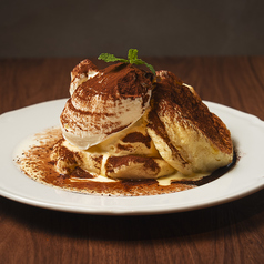 レアチーズティラミスのスフレパンケーキ