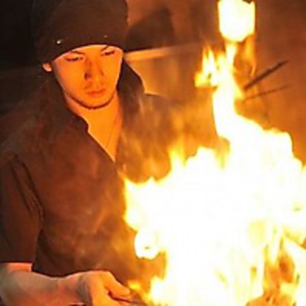 【名古屋コーチンの炭火焼】新鮮な鶏モモ肉を備長炭で焼き上げた一品