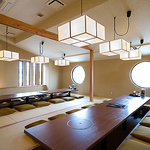 各種宴会にもぴったりな掘りごたつ席！無料送迎バスの運行も承っておりますので団体でのご利用にも◎