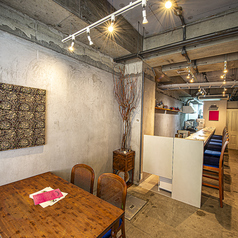 店内貸切利用も大歓迎です！最少6名様から最大12名様まで承ります。人数やご予算など、お気軽にお問い合わせください。