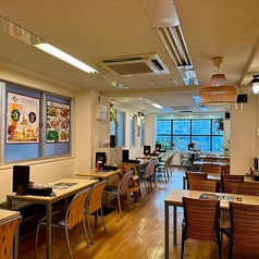 20名様から最大50名様までの貸切利用が可能です。各種宴会やイベントに最適なスペースを提供しており、プライベートな空間でお楽しみいただけます。広々とした席で、楽しいひとときをお過ごしいただけますので、ぜひこの機会にご利用ください！