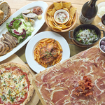 名物生ハム＆サラミのてんこ盛りとワインをご提供♪　[飲み放題付]コースは4.500円～★