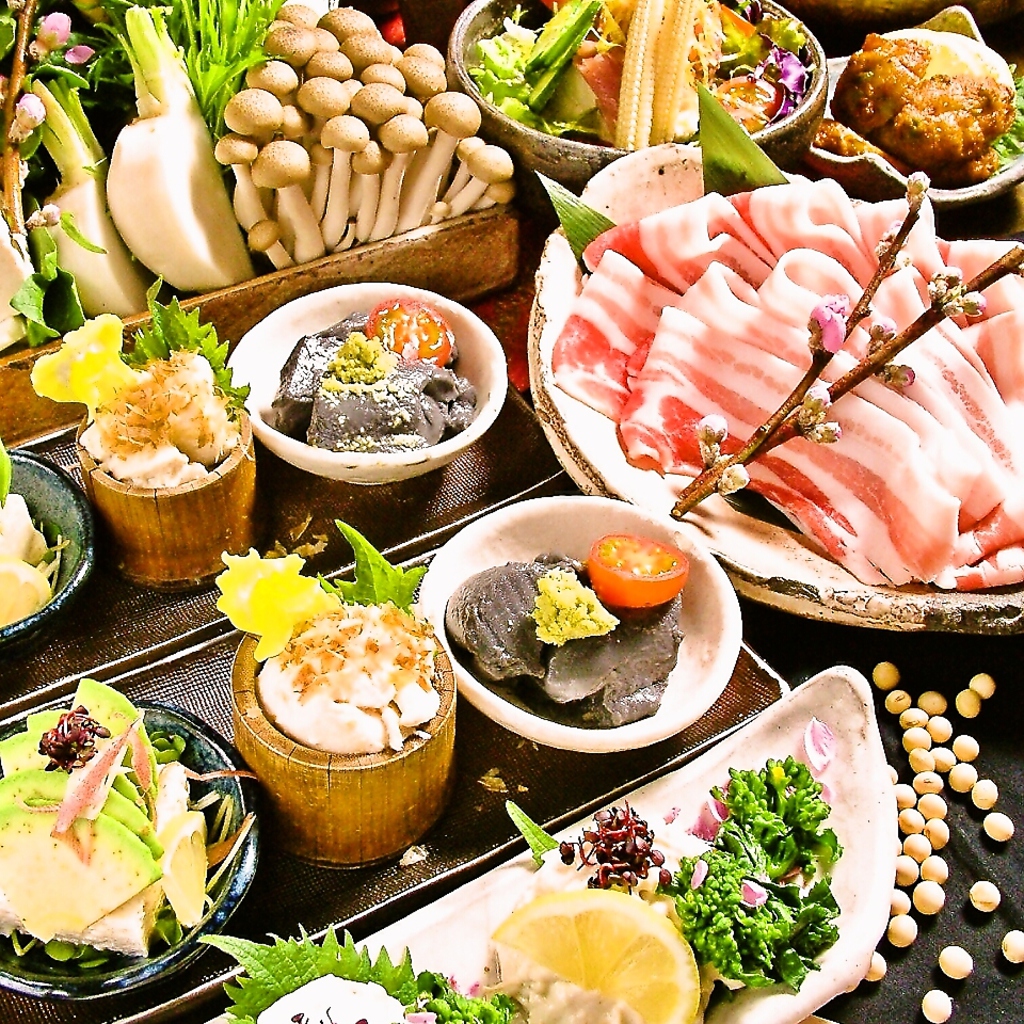 豆乳しゃぶしゃぶ華コース全8品2500円。出来たて豆腐や変わり豆腐等、大豆料理をご堪能下さい♪