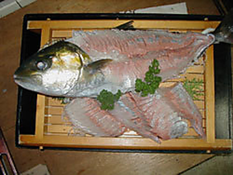 ”若狭湾の海の幸の宝庫”常神の漁師宿。漁師の店主が小網漁で獲ってきた魚をご提供。
