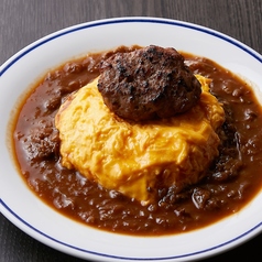 ミニサラダ、ドリンク付きのランチプレート