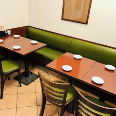 【テーブル席】繋げて使えるテーブル席は小規模・中規模でのご宴会におすすめ！超お得な食べ飲み放題コースを各種ご用意しております♪ランチタイムは嬉しい分煙！