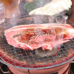 厳選されたお肉を炭火でジューシーに焼き上げます♪