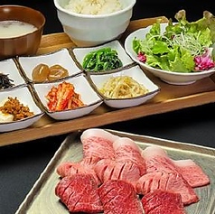 熟練の職人がオリジナルカットでご提供しております。